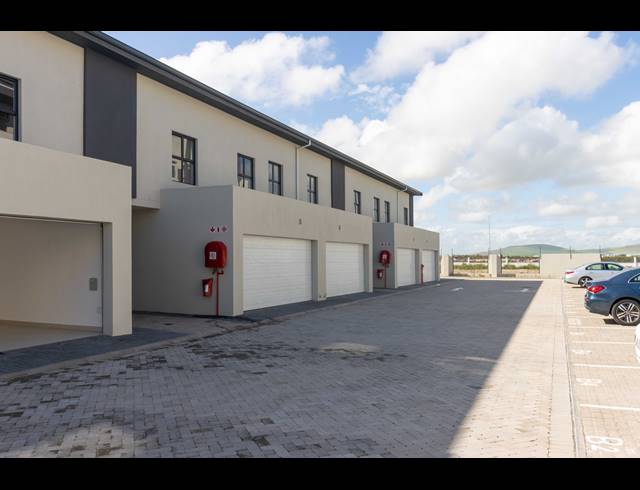 3 BEDROOM TOWNHOUSE TO LET IN SANDOWN
